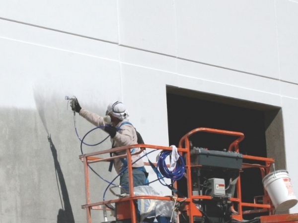 Распылители для покраски стен дома